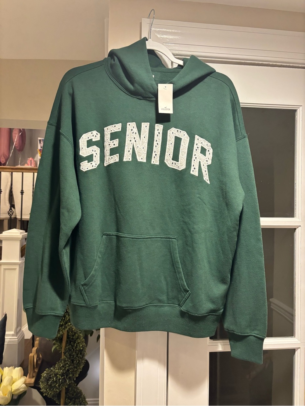 Hollister Green "Senior" Hooded Sweatshirt - Size Medium NWT - Picture 10 of 10